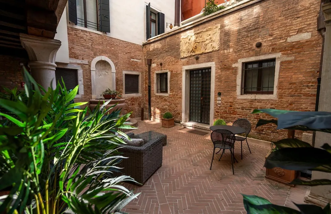Palazzo Morosini Degli Spezieri - Lifestyle Apartments-1